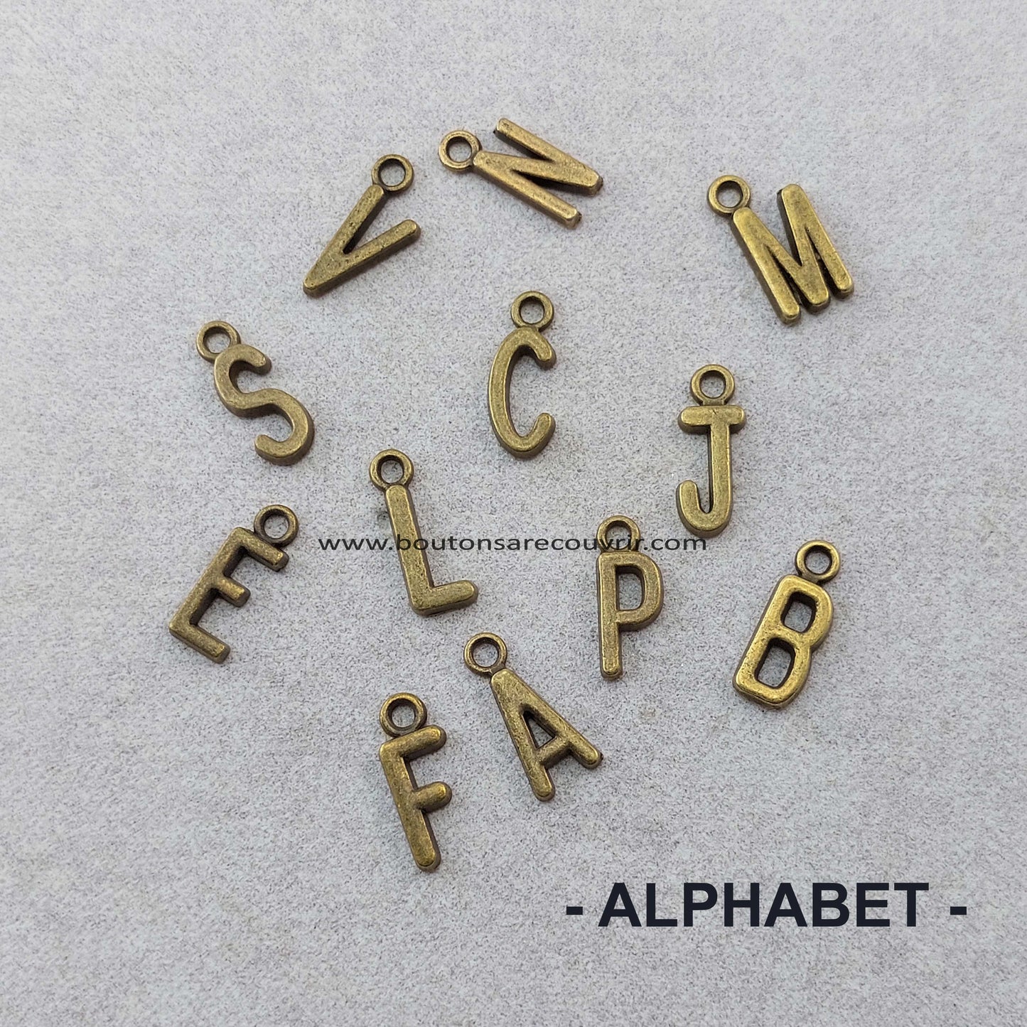 ALPHABET | Lettre bronze antique
