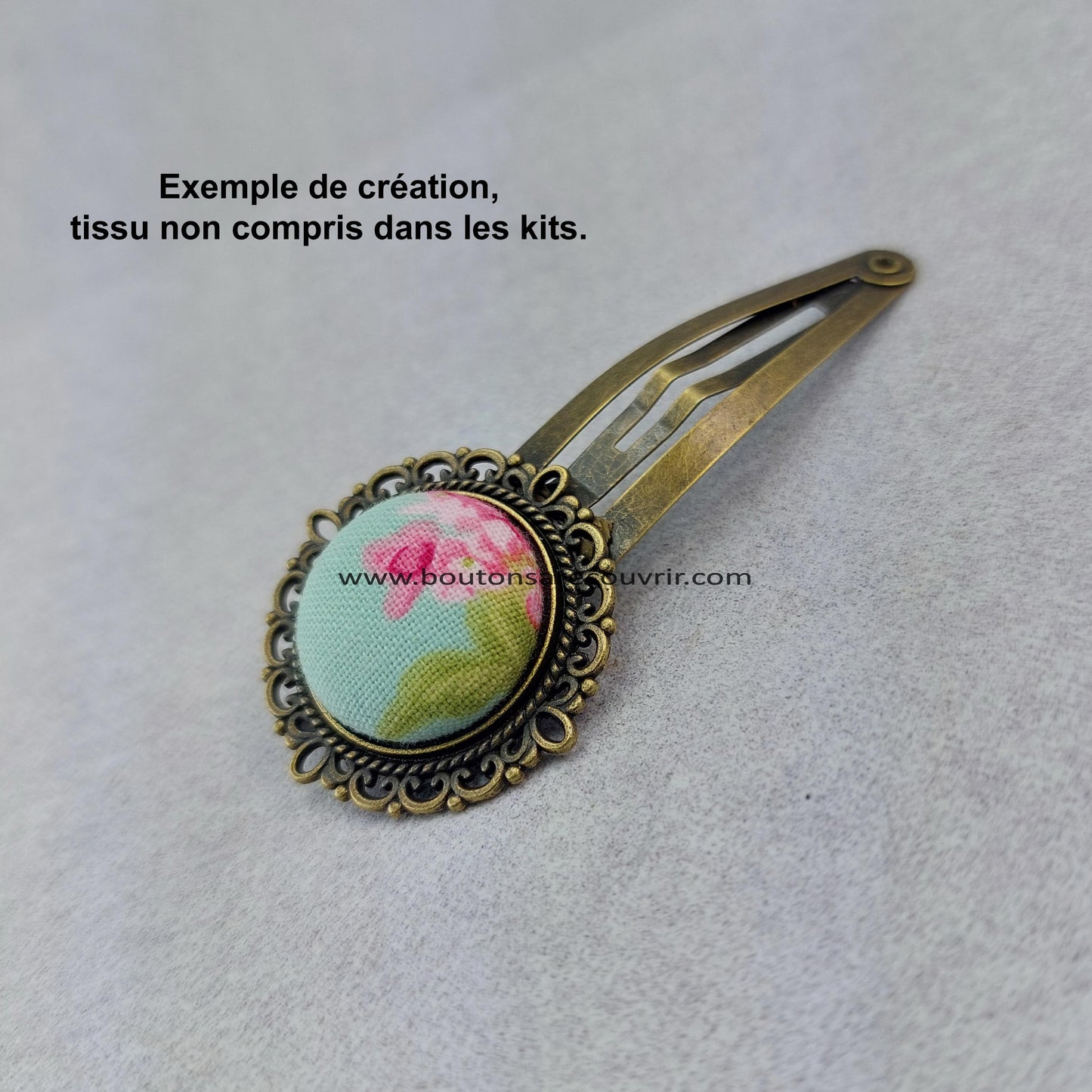 Exemple de création barrette à cheveux bouton à recouvrir