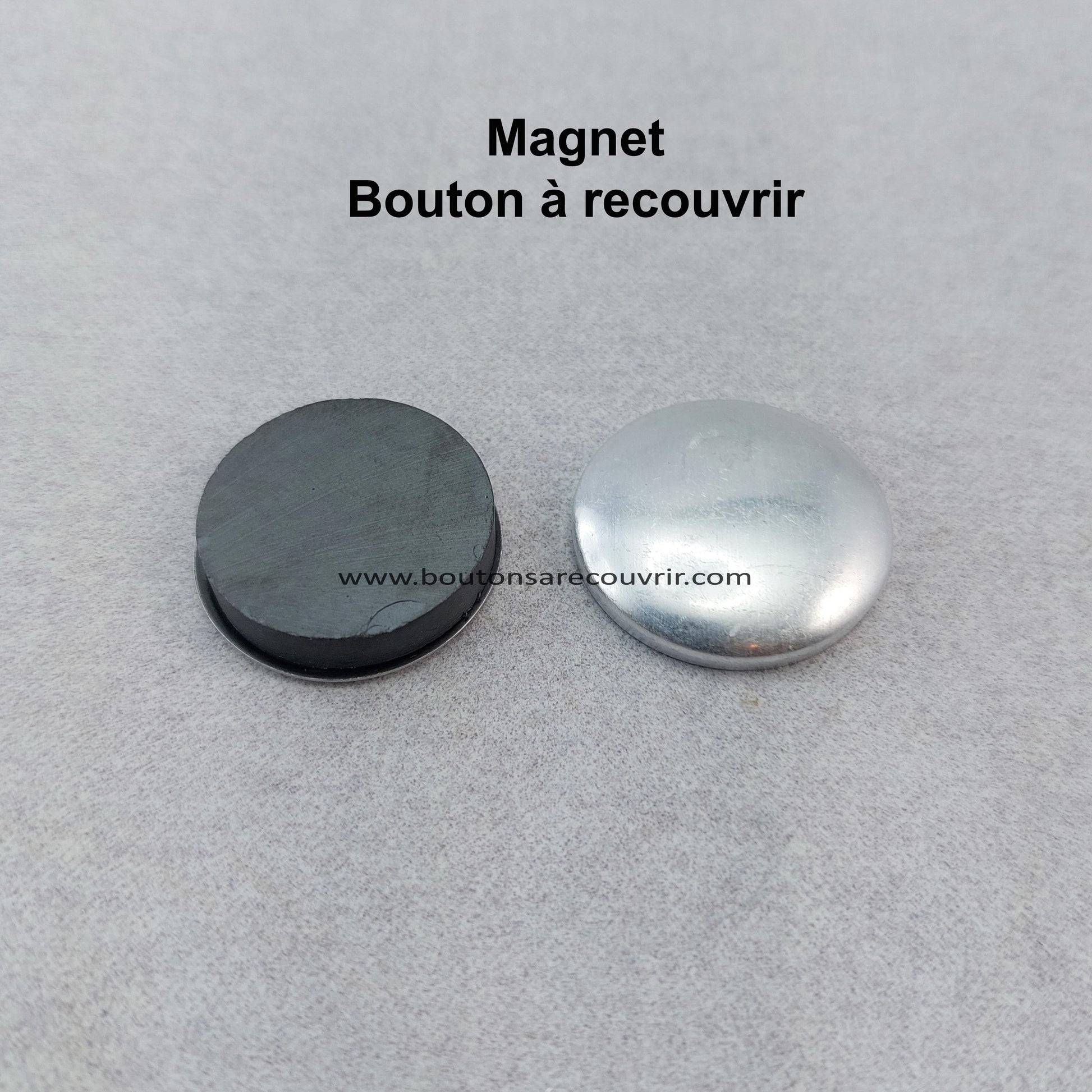 Bouton à recouvrir dos aimanté
