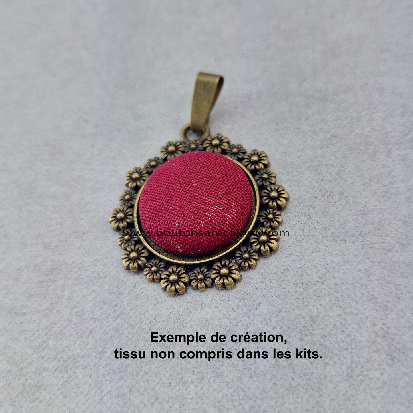 Pendentif personnalisable - bouton à recouvrir - exemple de création