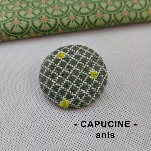 Broche brodée à la main 38 mm