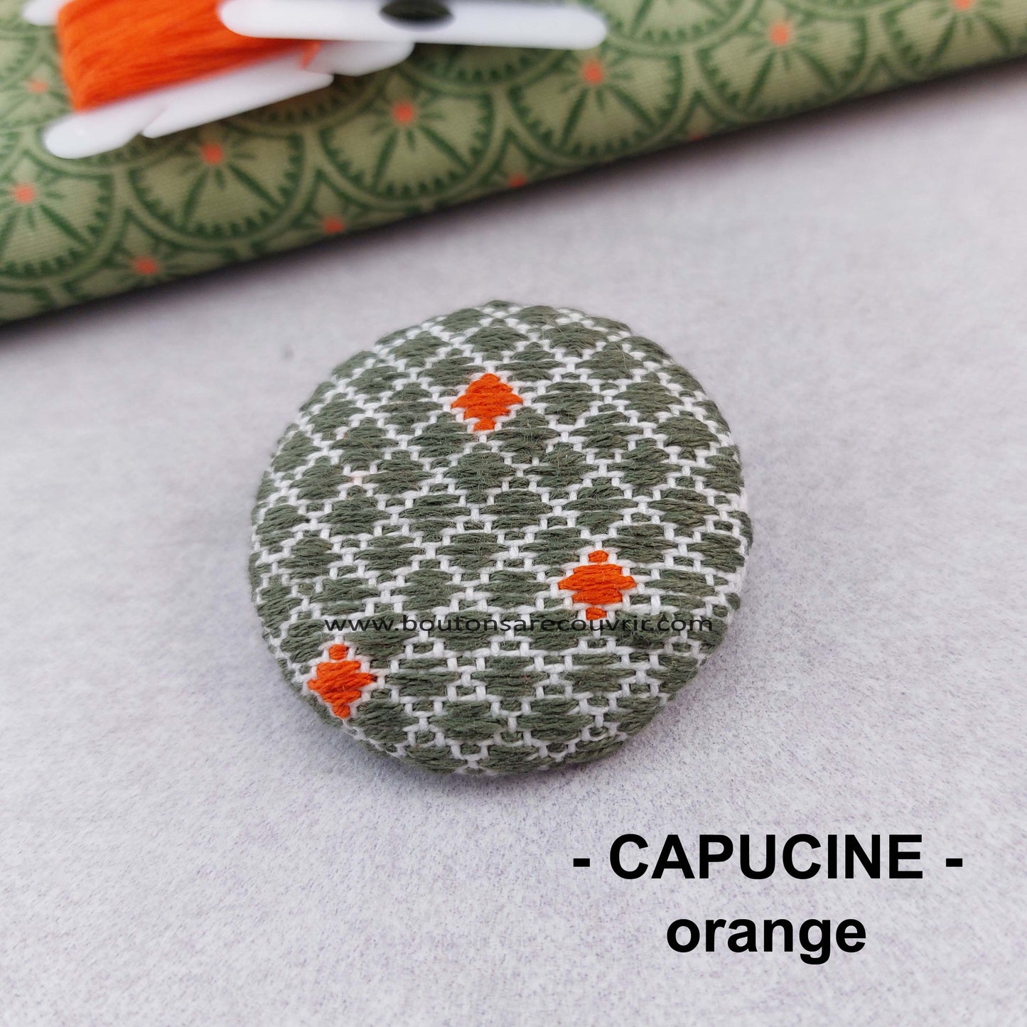 CAPUCINE orange | Broche brodée 38 mm
